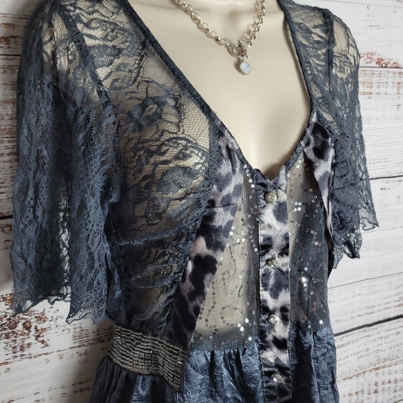 (SOLD) Bke boutique pretty lace top - Picture 2 of 4